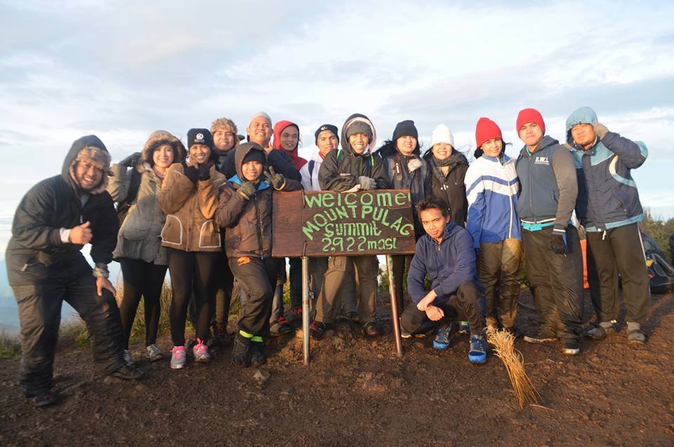 group pictures at the summit of Mt. Pulag