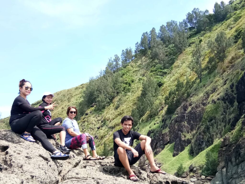 group picture at Suah Rock Formation