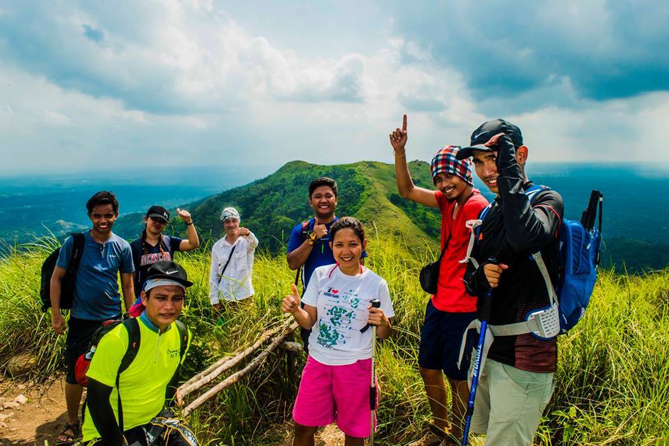 group picture at the summit of Mt. Apayang