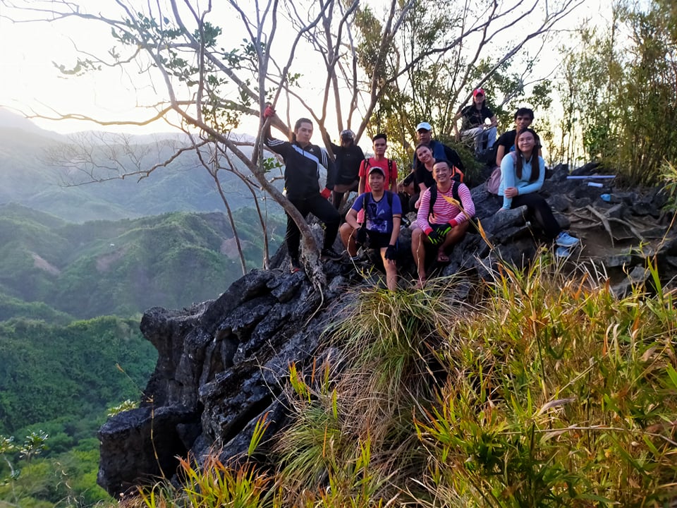 group picture at Montalban Trilogy dayhike