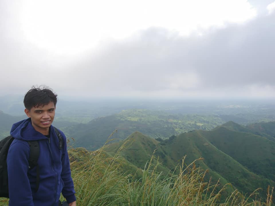 solo picture at the summit of Mt. Batulao
