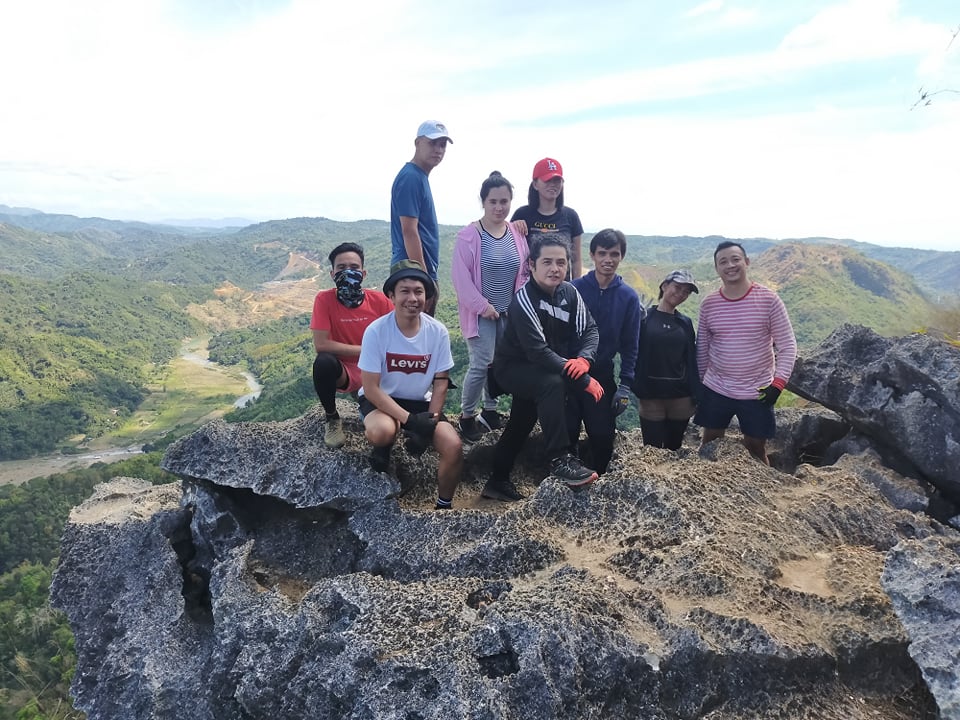 group picture at the summit of Mt. Binacayan
