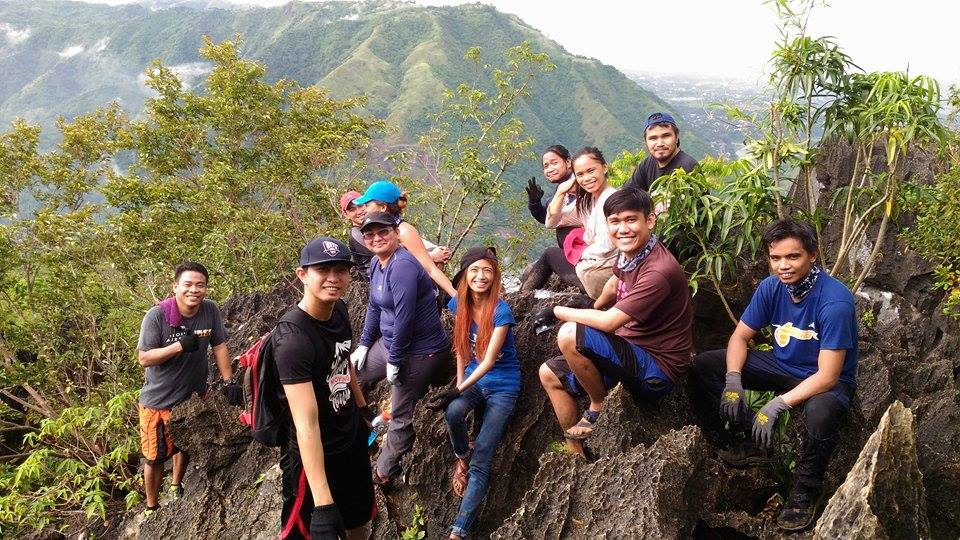 group picture at the summit of Mt. Hapunang Banoi