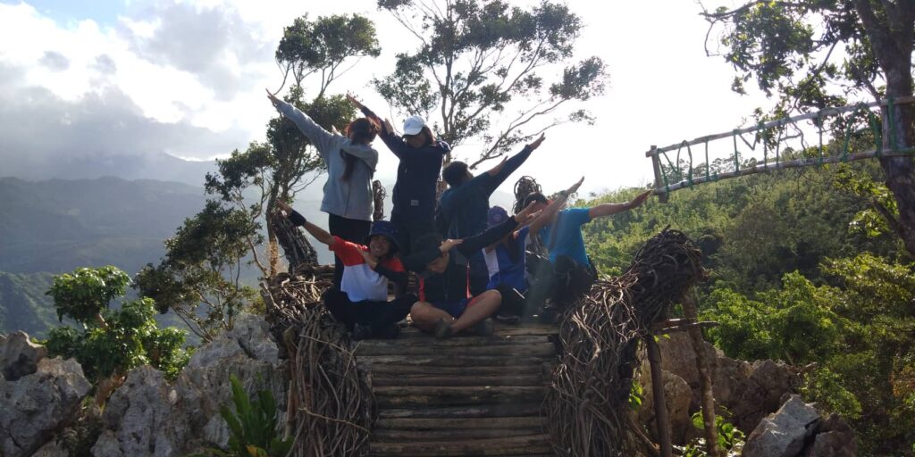 group picture at the summit of Mt. Mapalad