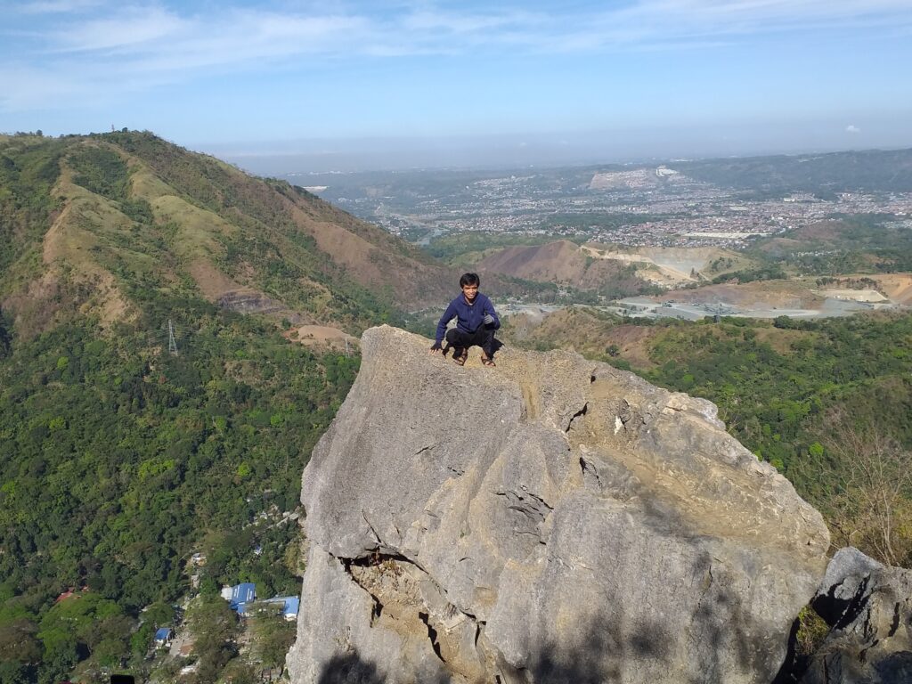 viewing deck of Mt. Pamitinan