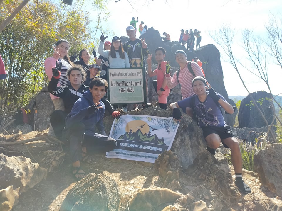 group picture at the summit of Mt. Pamitinan