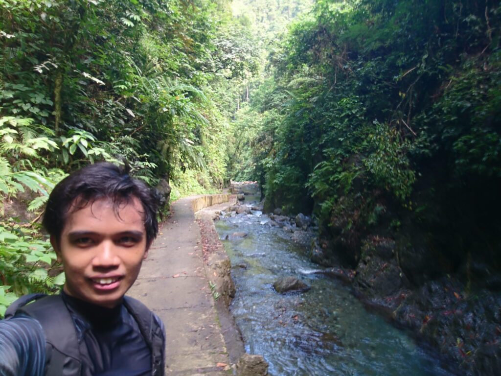 selfie at the trail of Ditumabo Mother Falls
