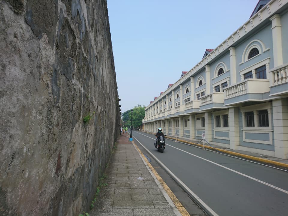 The walkway beside the Pamantasan ng Lungsod ng Maynila