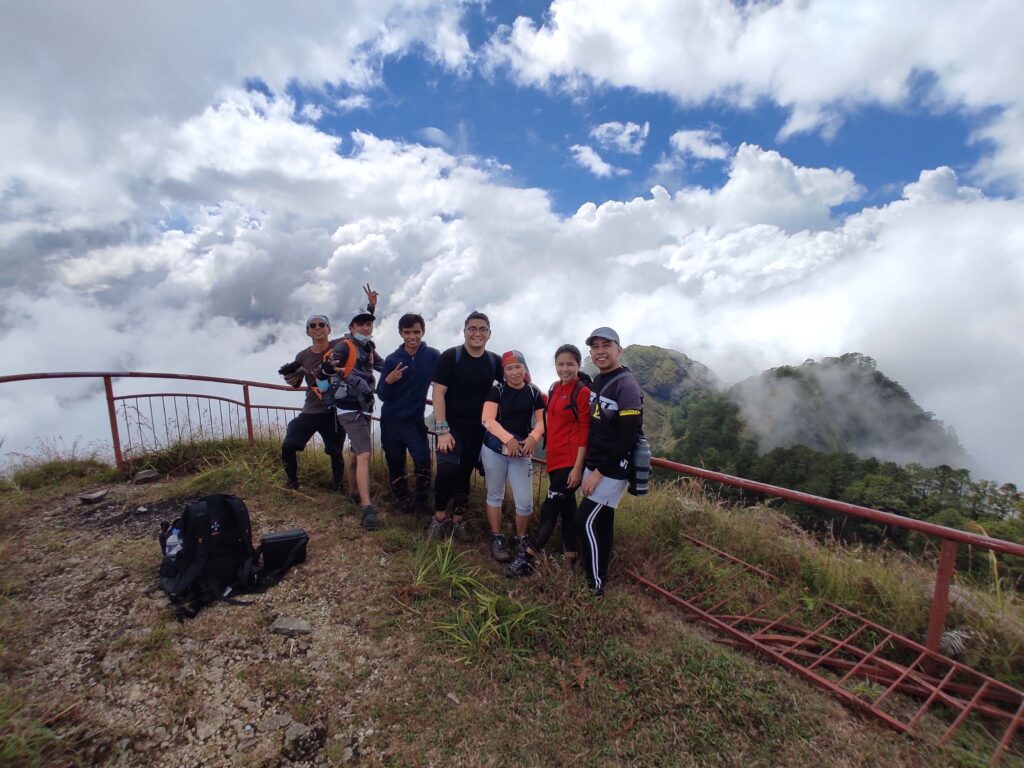 group picture at the summit of Mt. Tenglawan