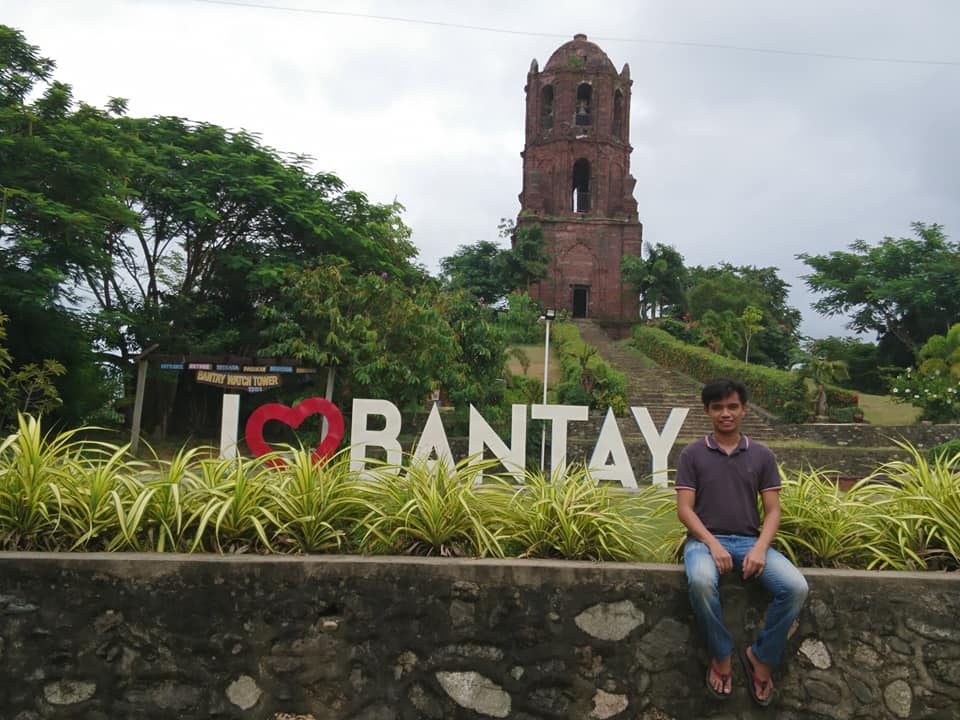 solo picture at the Bantay Watchtower
