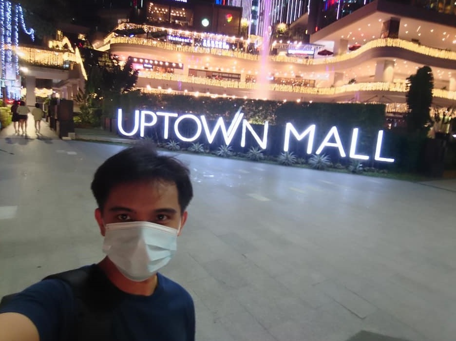 selfie at the Uptown Mall signage