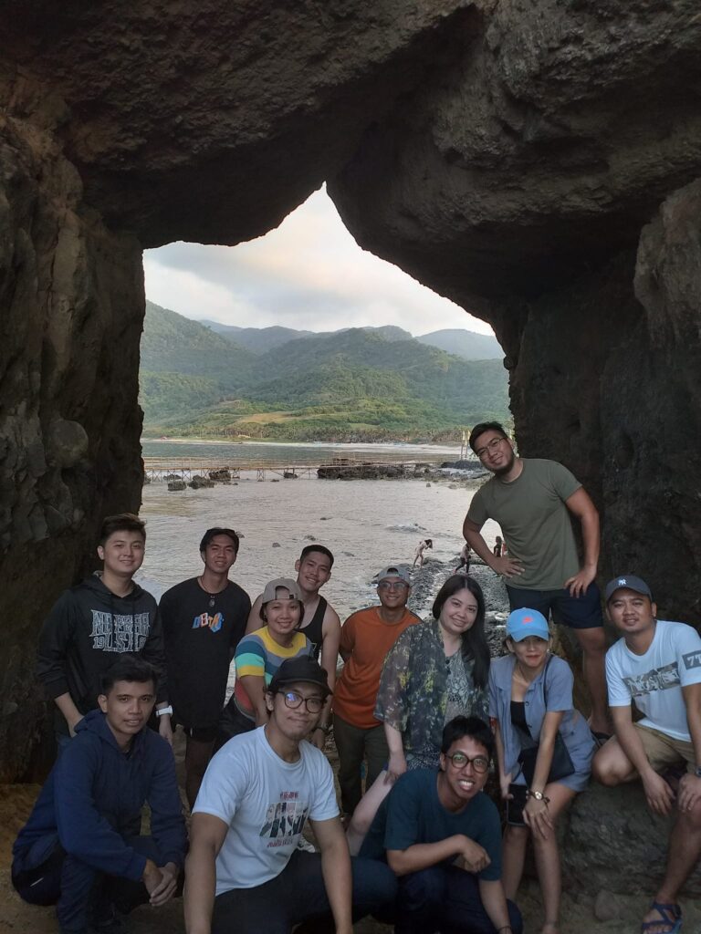 group picture at Bantay Abot Cave