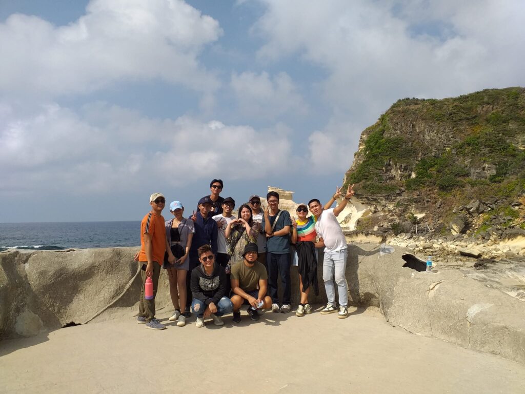 group picture in Kapurpurawan Rock Formation
