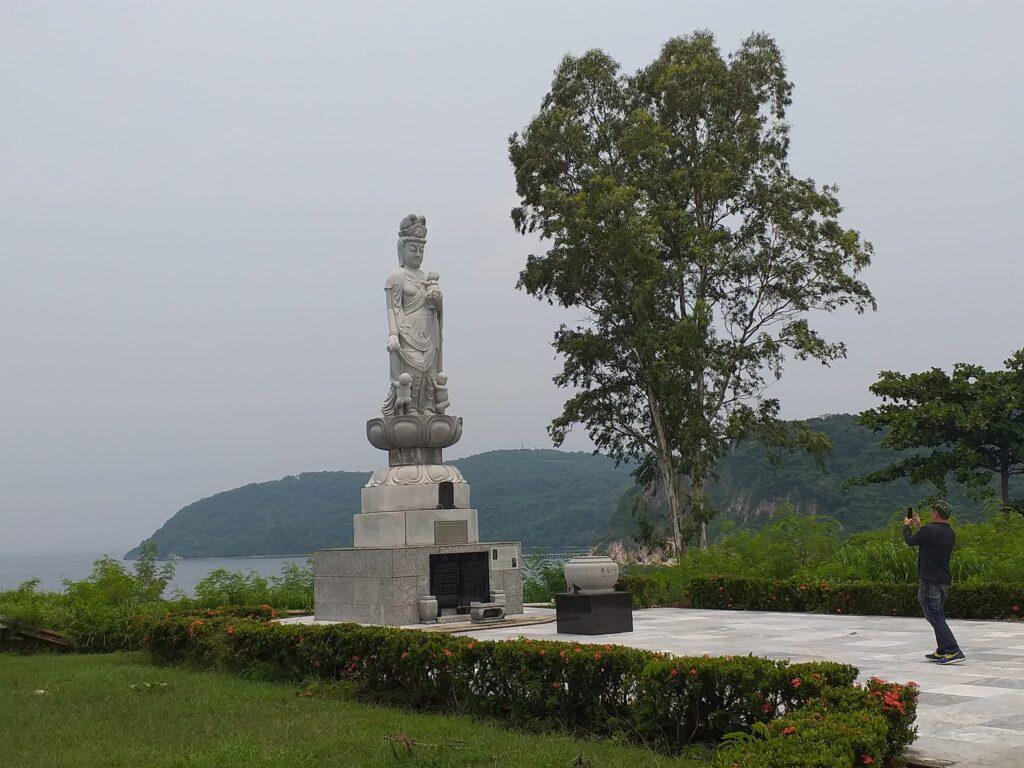 Monument to the Pacific war dead in the Philippines