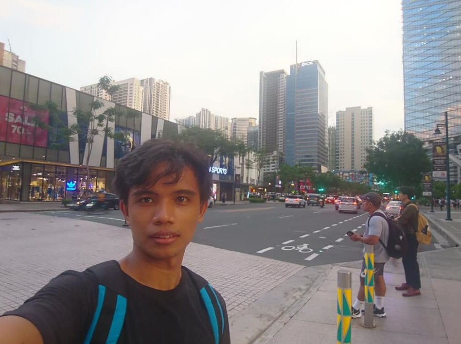 selfie at the 5th Avenue in Bonifacio High Street