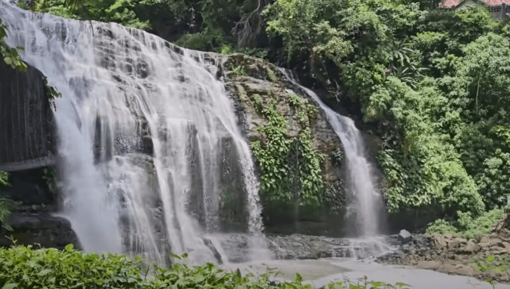 Hinulugang Taktak falls