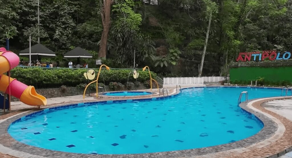 swimming pool inside the Hinulugang Taktak
