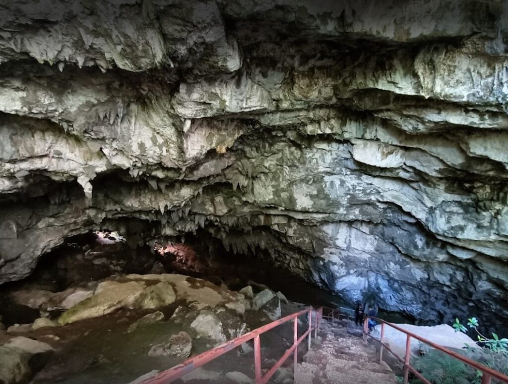 the mouth of Sumaguing Cave
