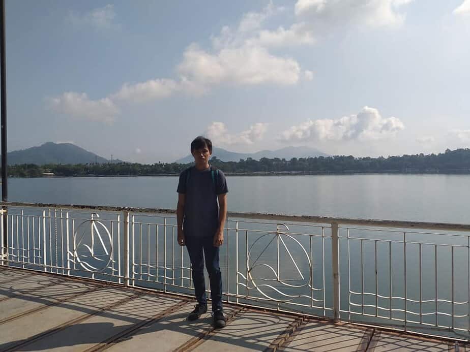 solo picture in Sampaloc Lake Boardwalk