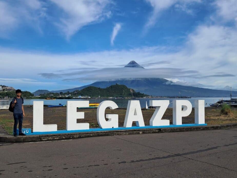 solo picture in Legazpi Boulevard