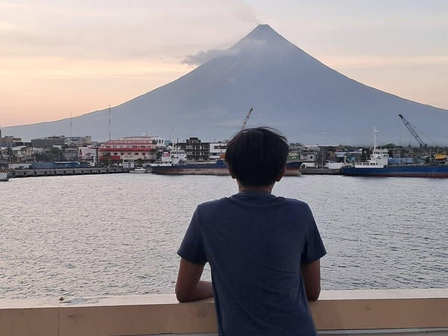 the view at al fresco area in Embarcadero de Legazpi