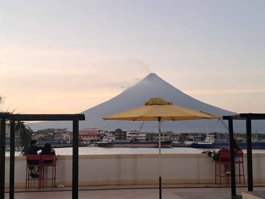 al fresco area in Embarcadero de Legazpi