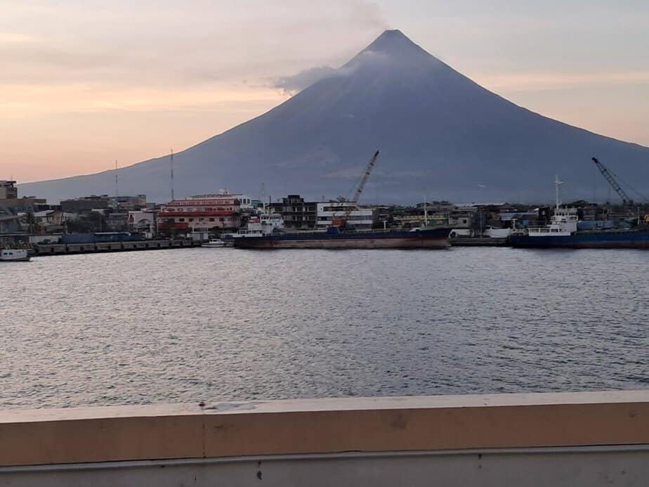 the view at al fresco area in Embarcadero de Legazpi