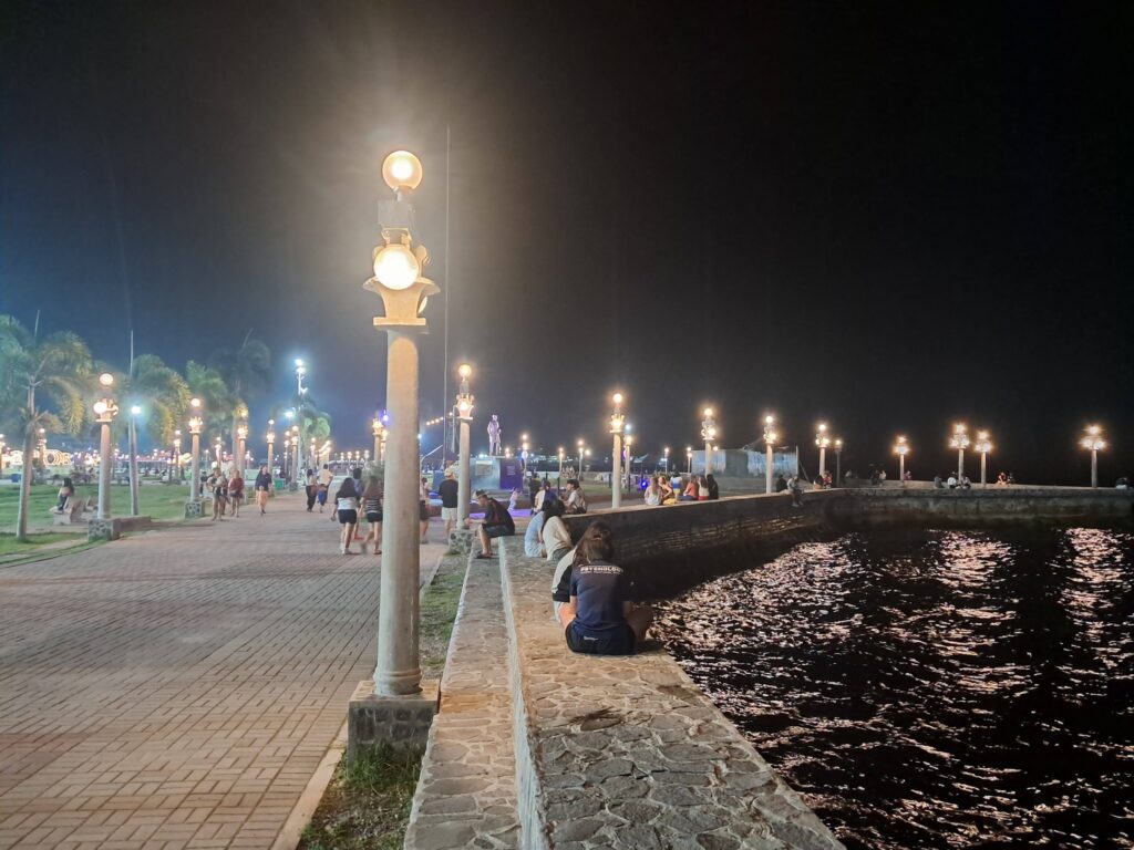 Rizal Boulevard at night